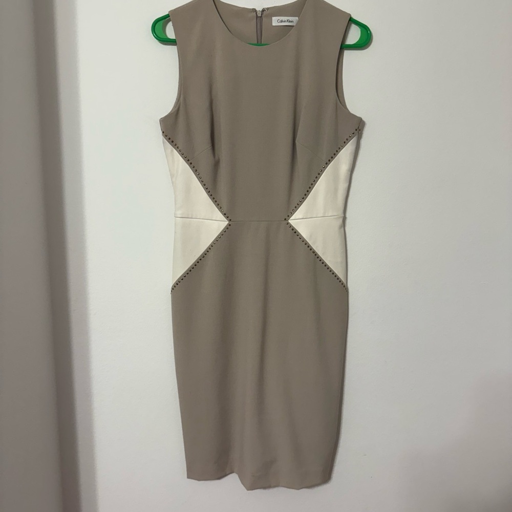 Calvin Klein Beige and White Women's Dress Size 4